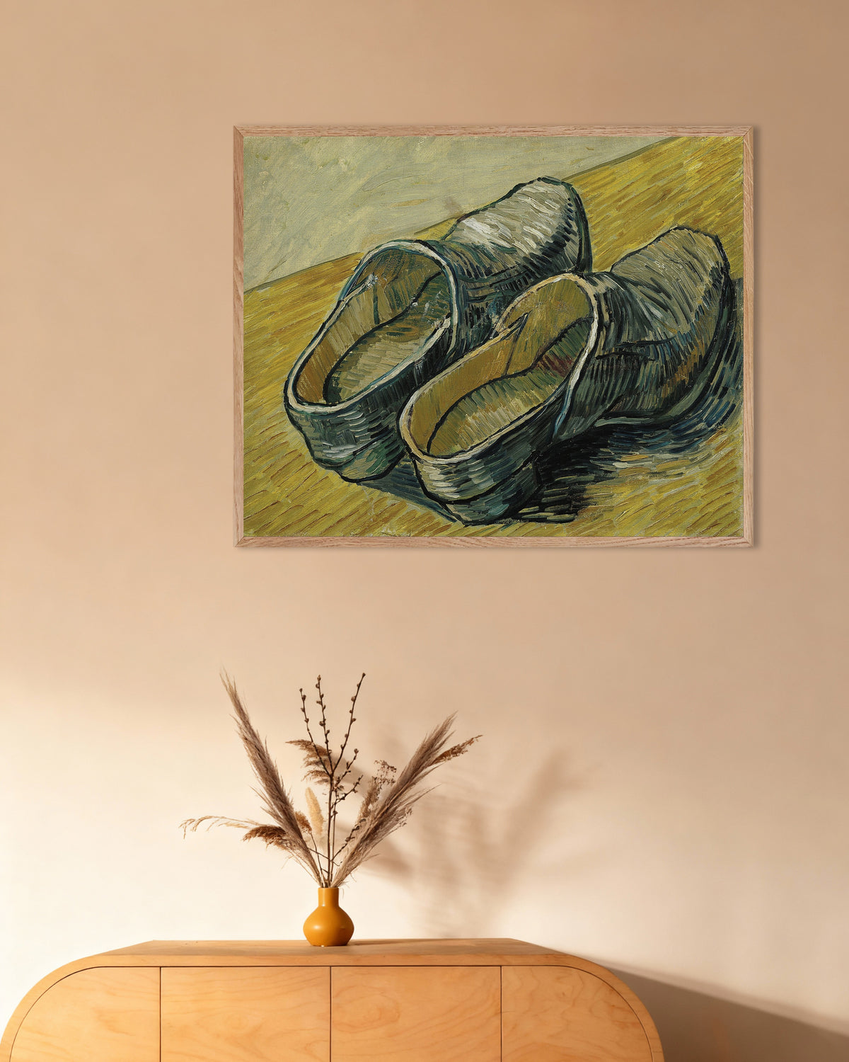 Póster de Un par de zuecos de cuero (1888), de Vincent van Gogh, con marco de madera natural