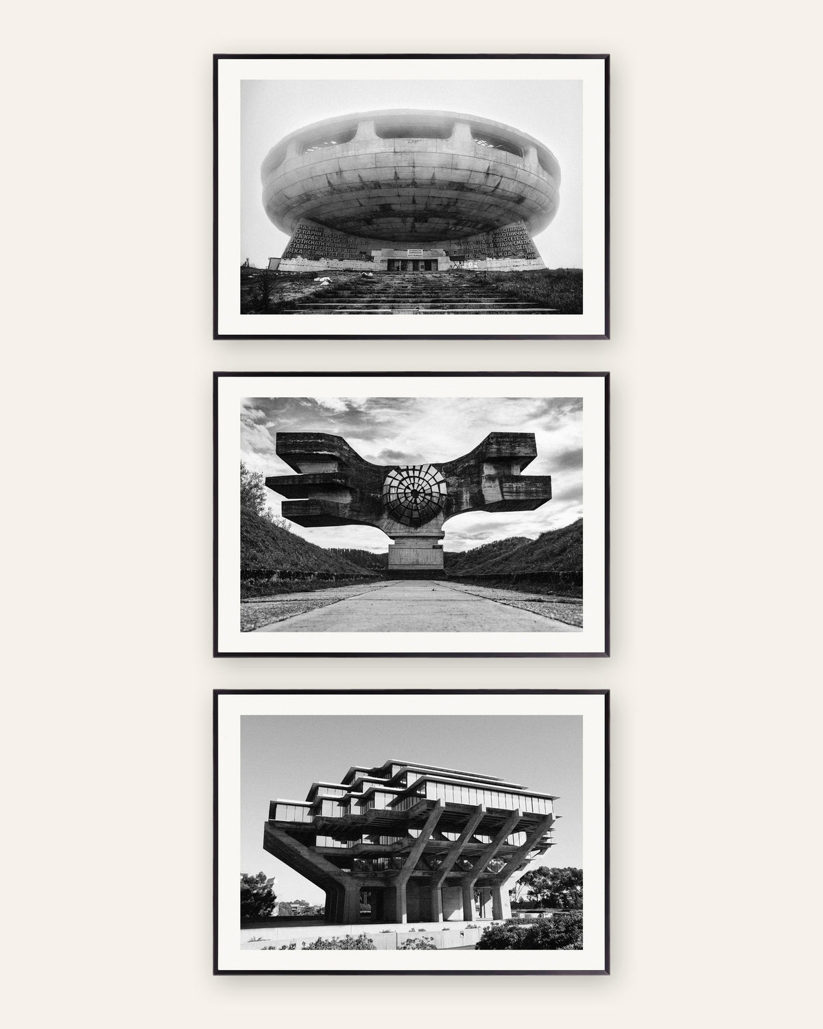Pósters brutalistas, conjunto de 3: monumentos de hormigón, con marcos de metal negro