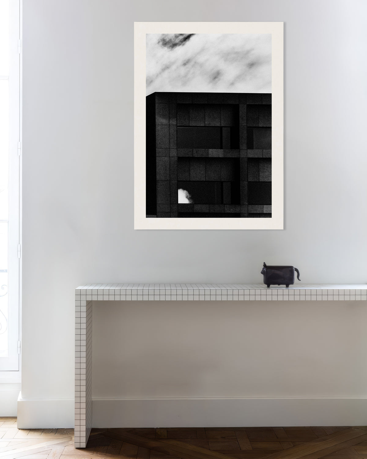 Póster «Fachada oscura y nube pasajera»