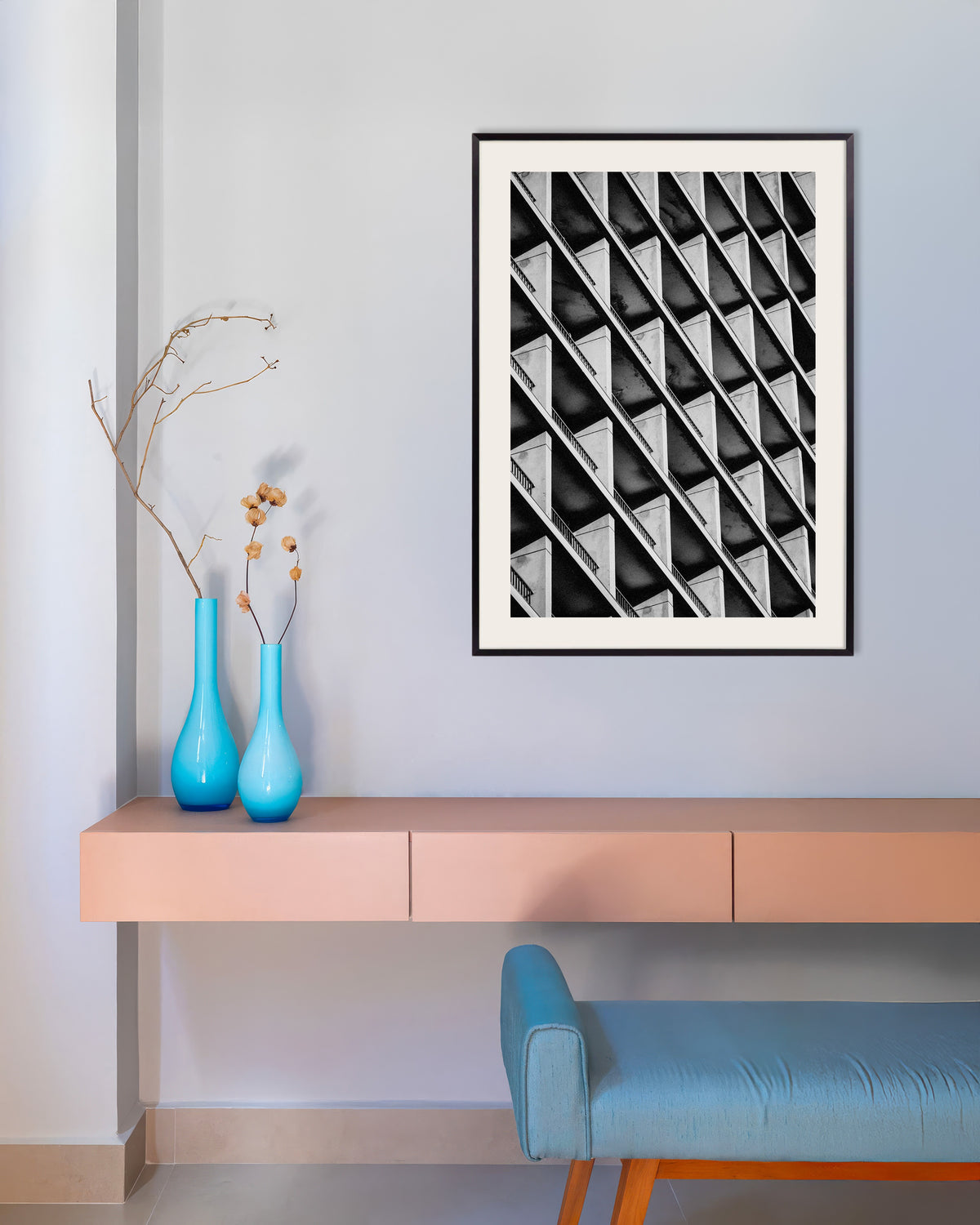 Póster «Ritmo diagonal de balcones», con marco metálico