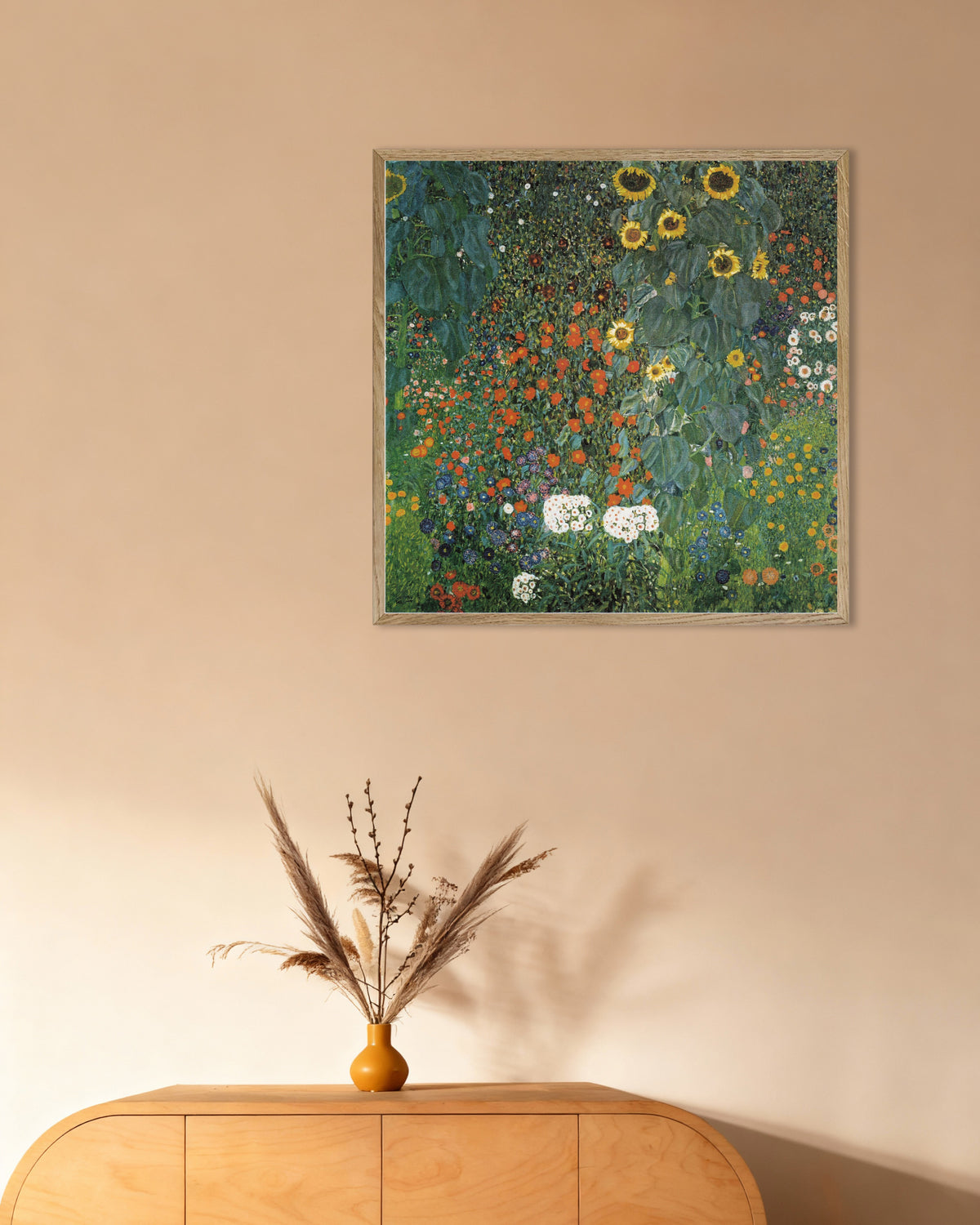 Póster Jardín campestre con girasoles (1907), de Gustav Klimt, con marco de madera natural