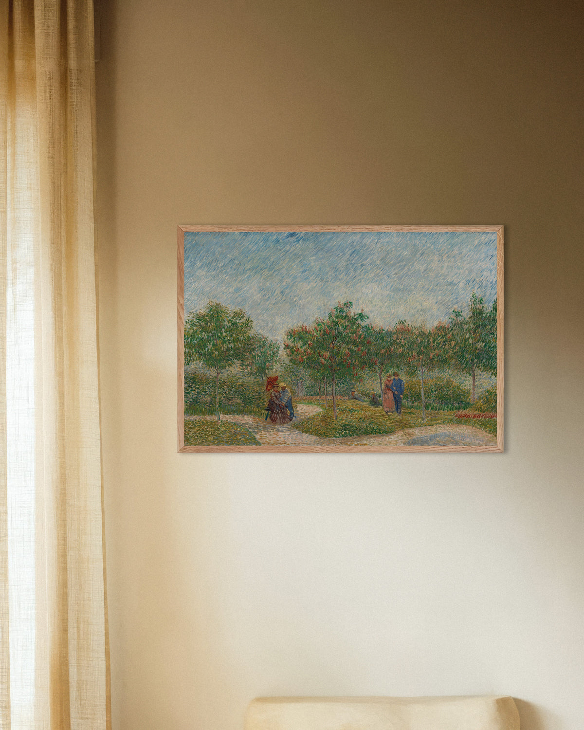 Póster de Jardín con parejas cortejándose, plaza Saint-Pierre (1887), de Vincent van Gogh, con marco de madera natural