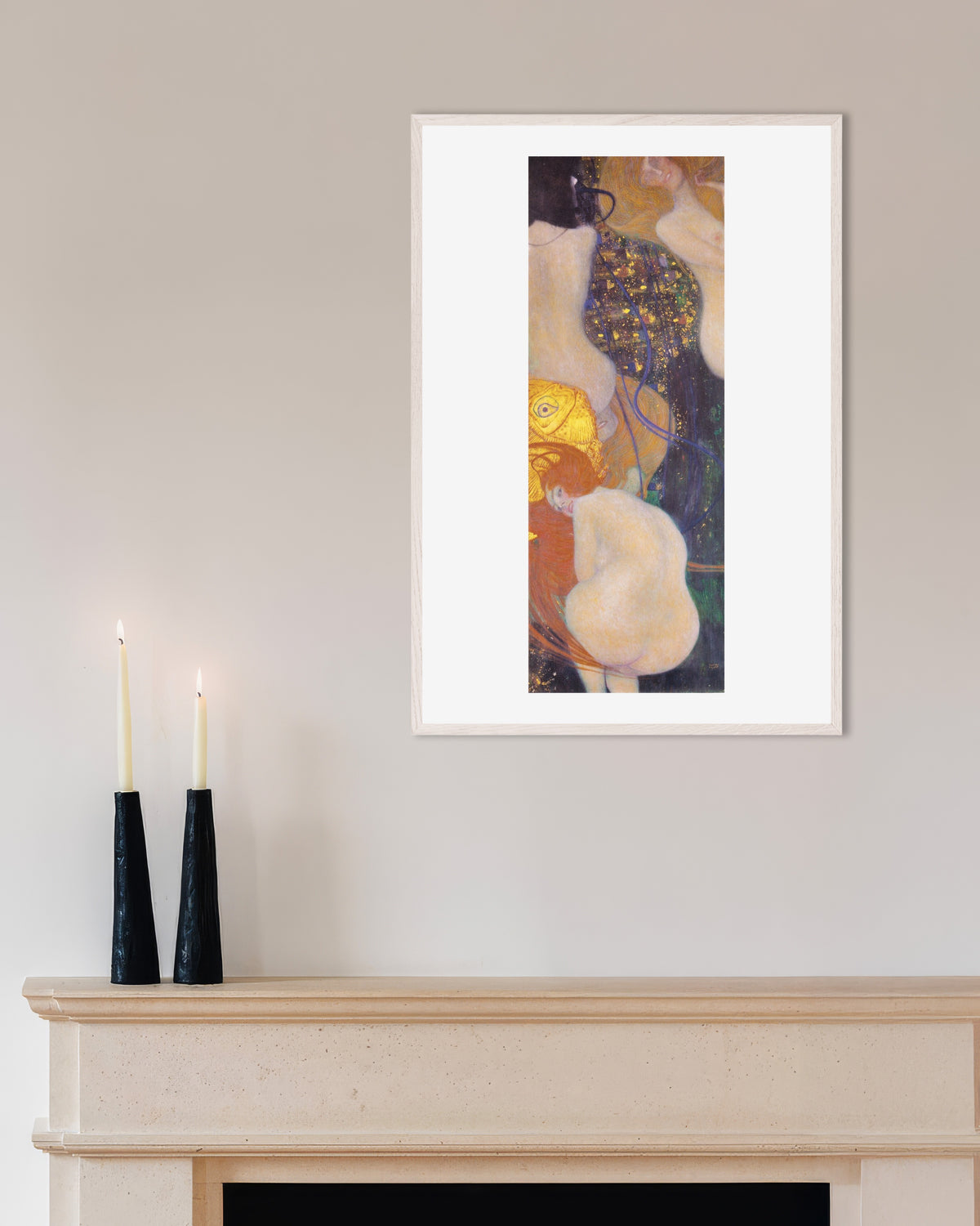 Póster Peces de colores (1901–1902), de Gustav Klimt, con marco de madera blanca