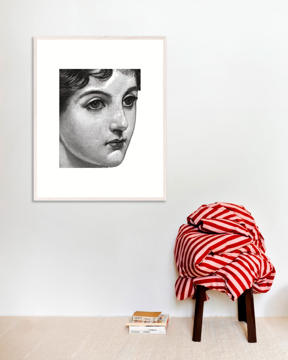 Póster de Retrato femenino en semitono en blanco y negro, con marco de madera blanca