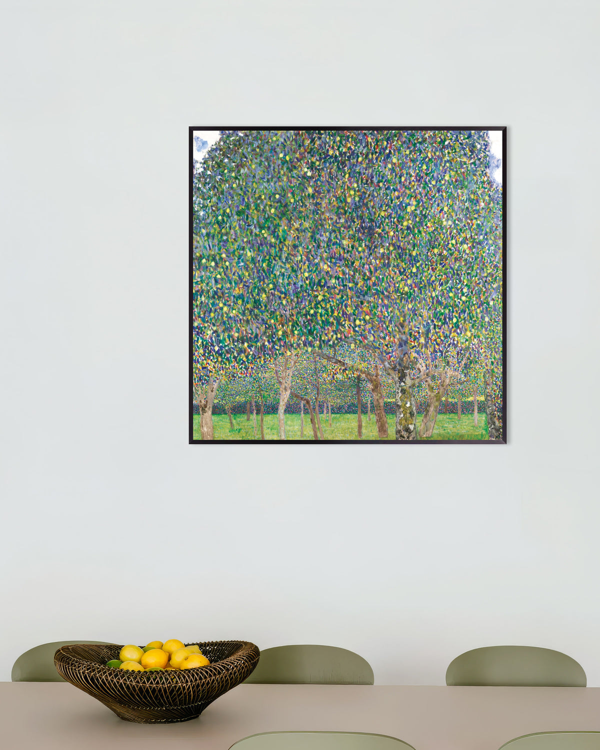 Póster El peral (1903), de Gustav Klimt, con marco metálico