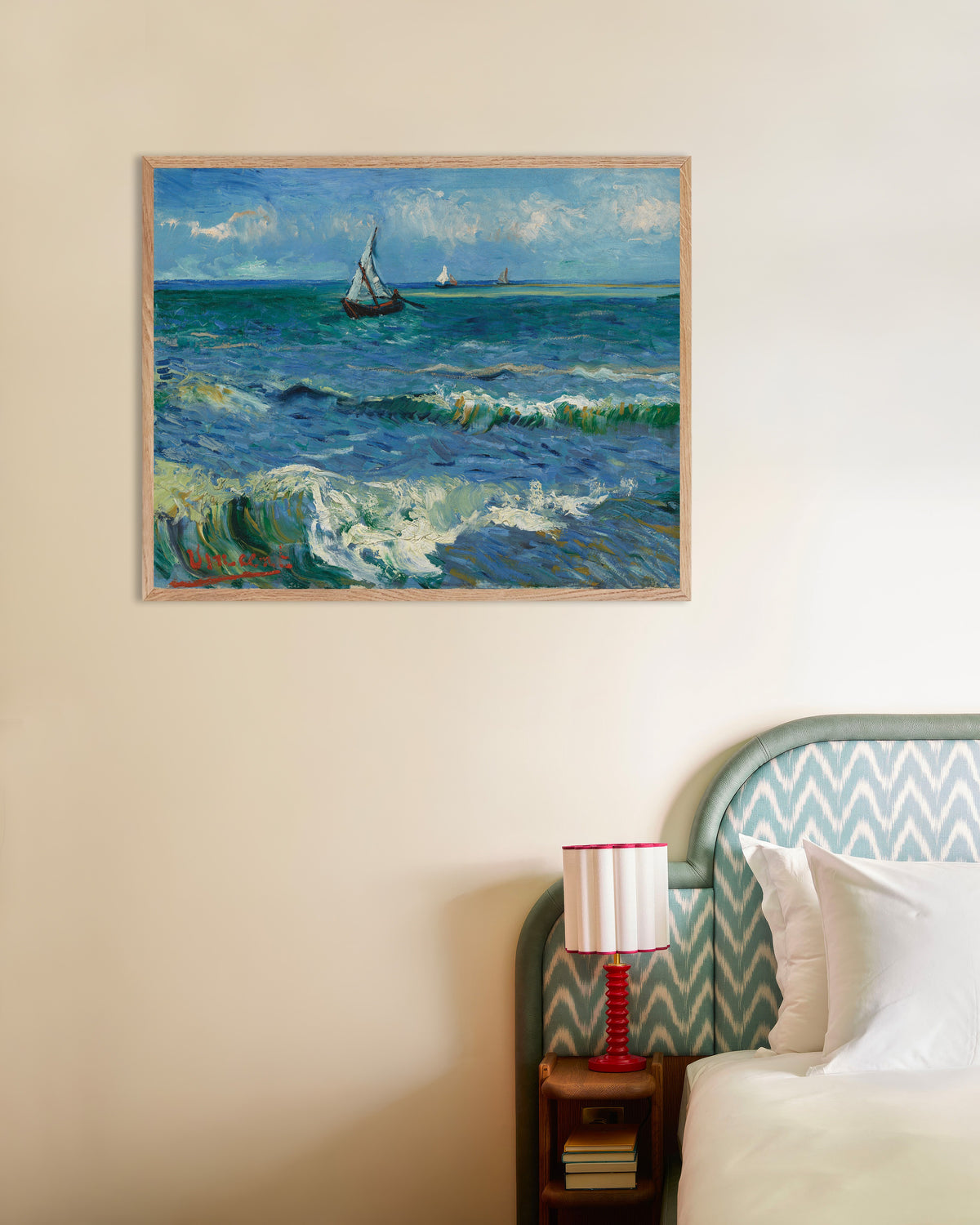 Póster de Paisaje marino cerca de Les Saintes-Maries-de-la-Mer (1888), de Vincent van Gogh, con marco de madera natural