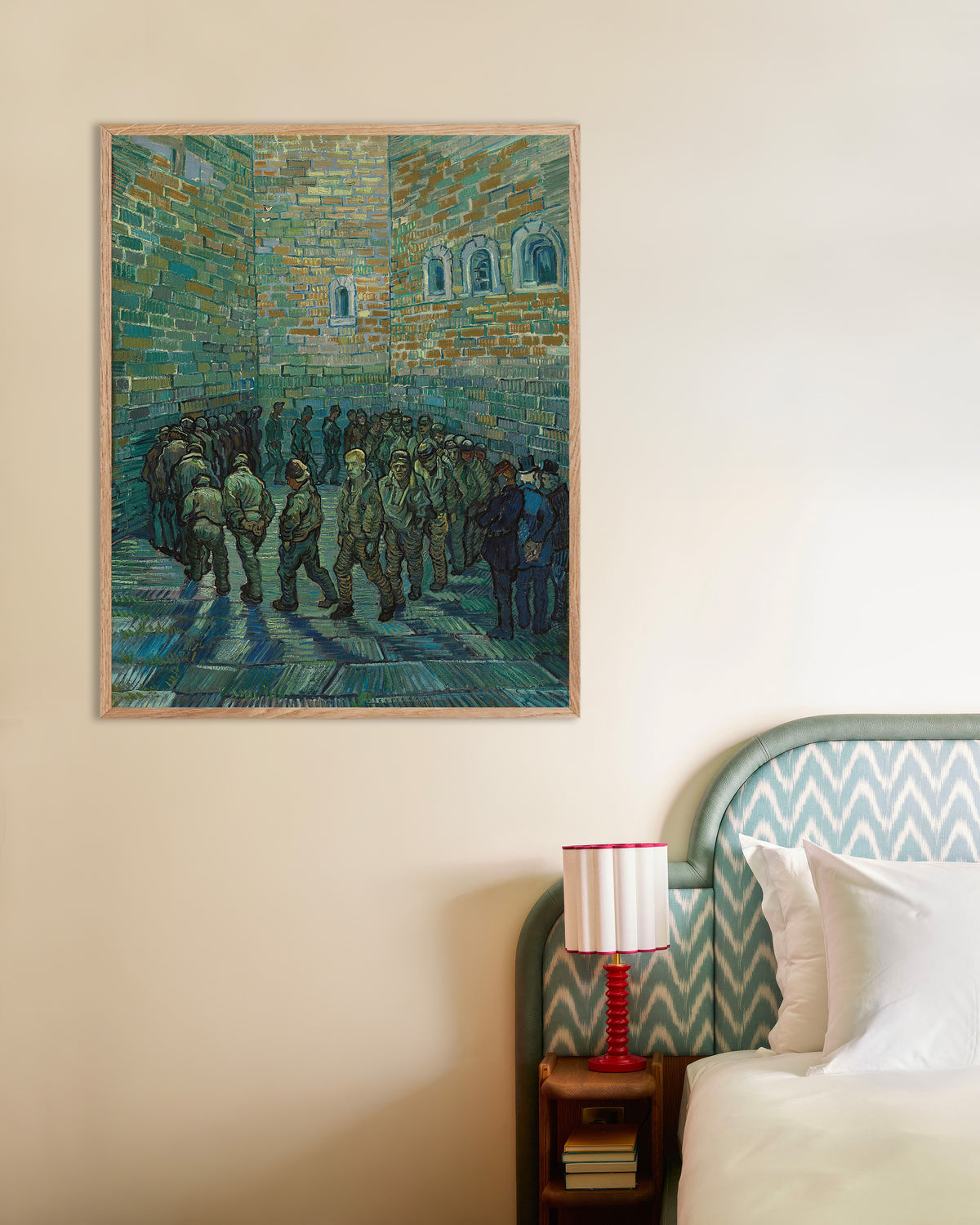 Póster de El patio de la prisión, según Doré (1890), de Vincent van Gogh, con marco de madera natural