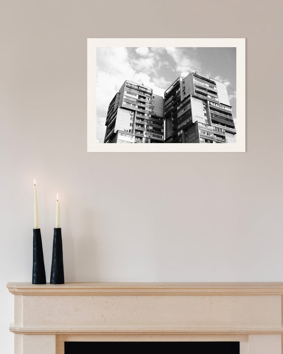 Póster «Dos torres gemelas entre las nubes»