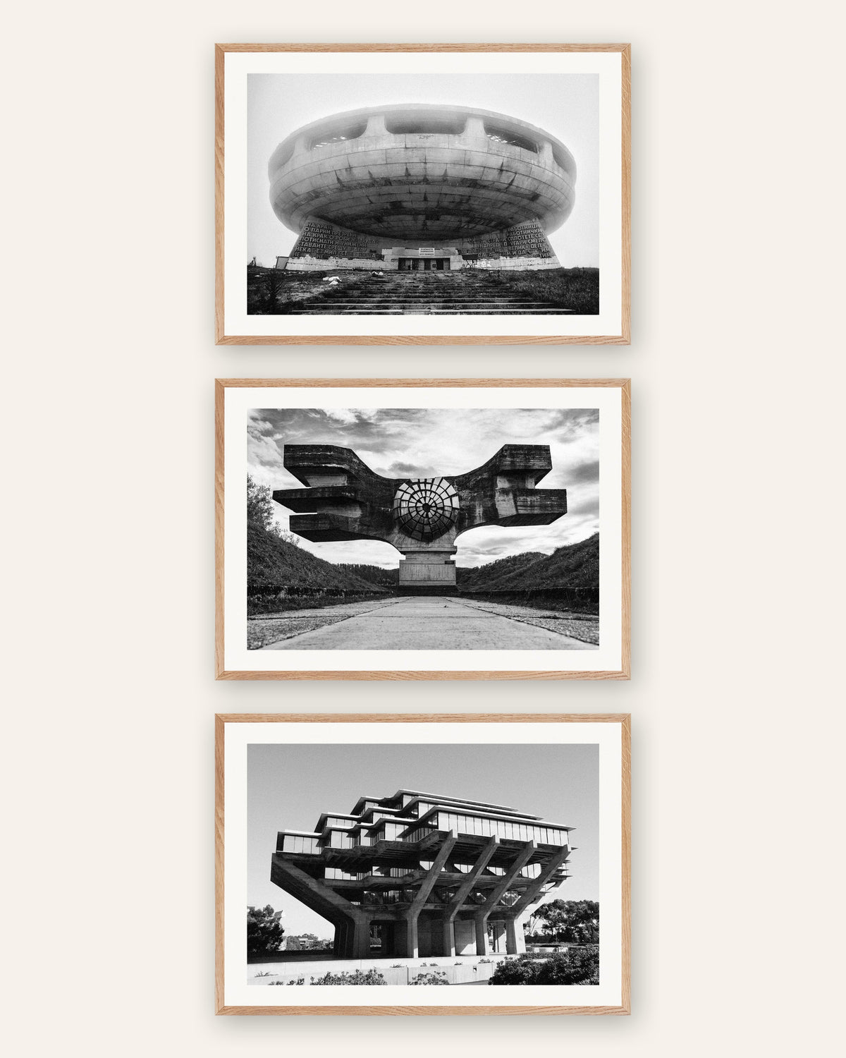 Pósters brutalistas, conjunto de 3: monumentos de hormigón, con marcos de roble natural