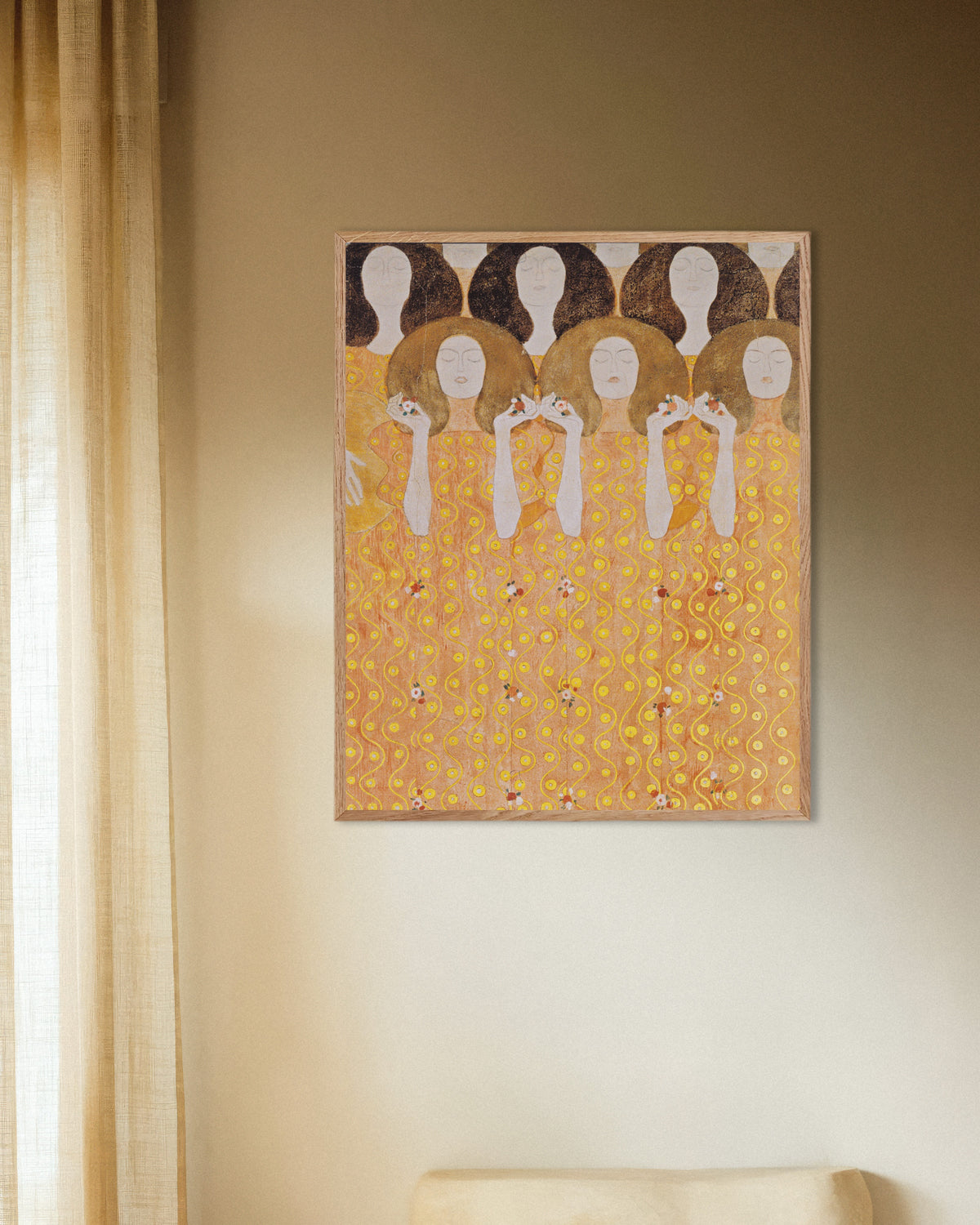 Póster Coro de los ángeles del paraíso, Friso de Beethoven (1902), de Gustav Klimt, con marco de madera natural