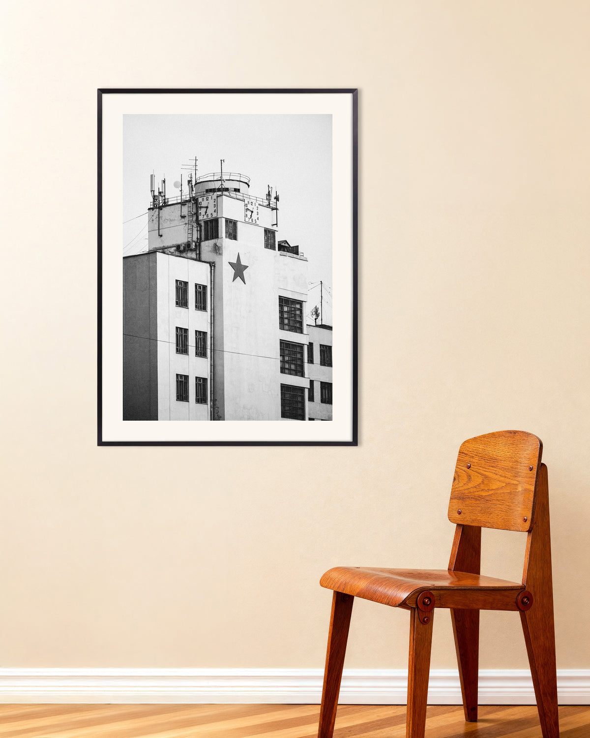 Póster «Torre del reloj con una estrella», con marco metálico