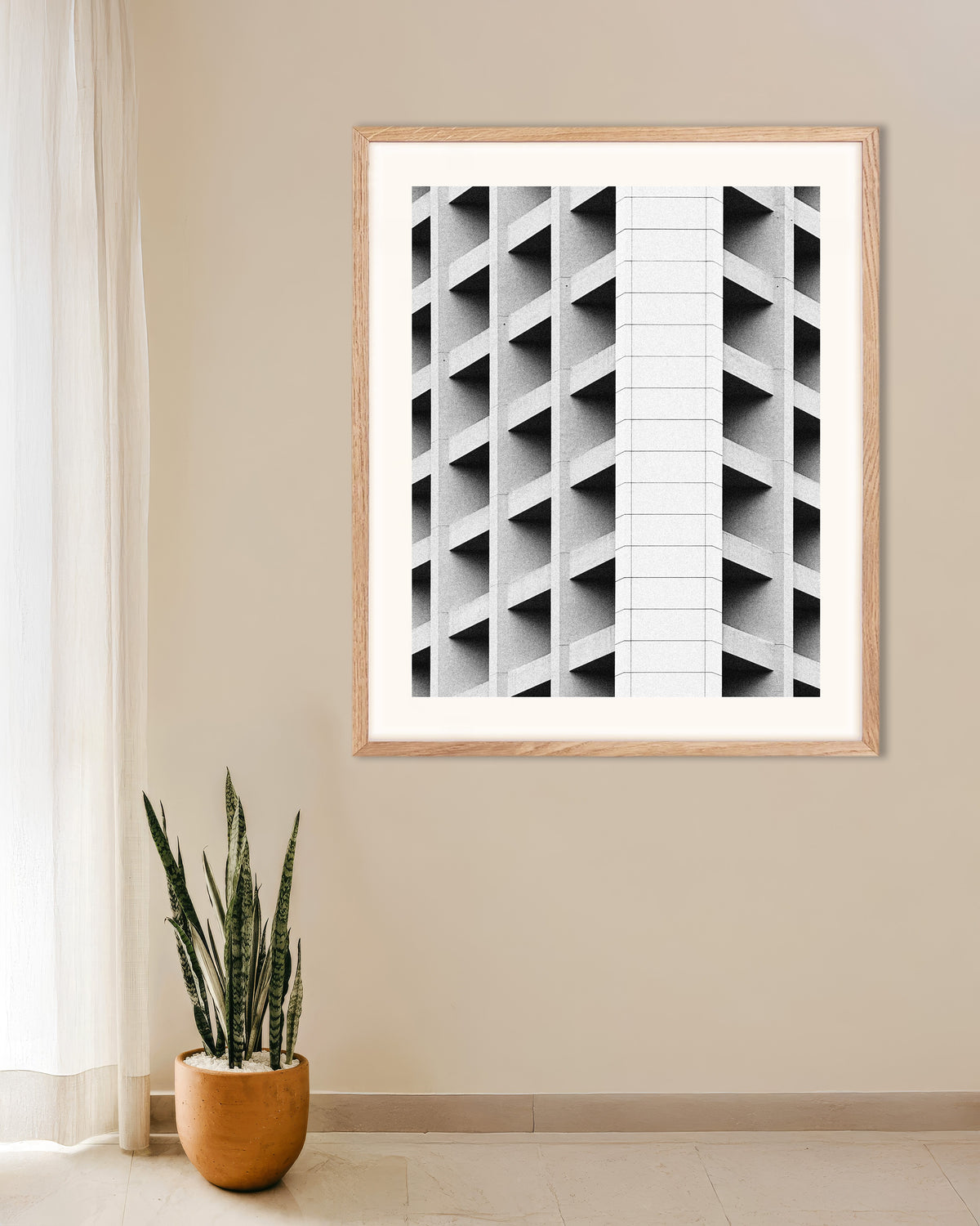 Póster «Fachada artesonada con franja blanca», con marco de madera natural