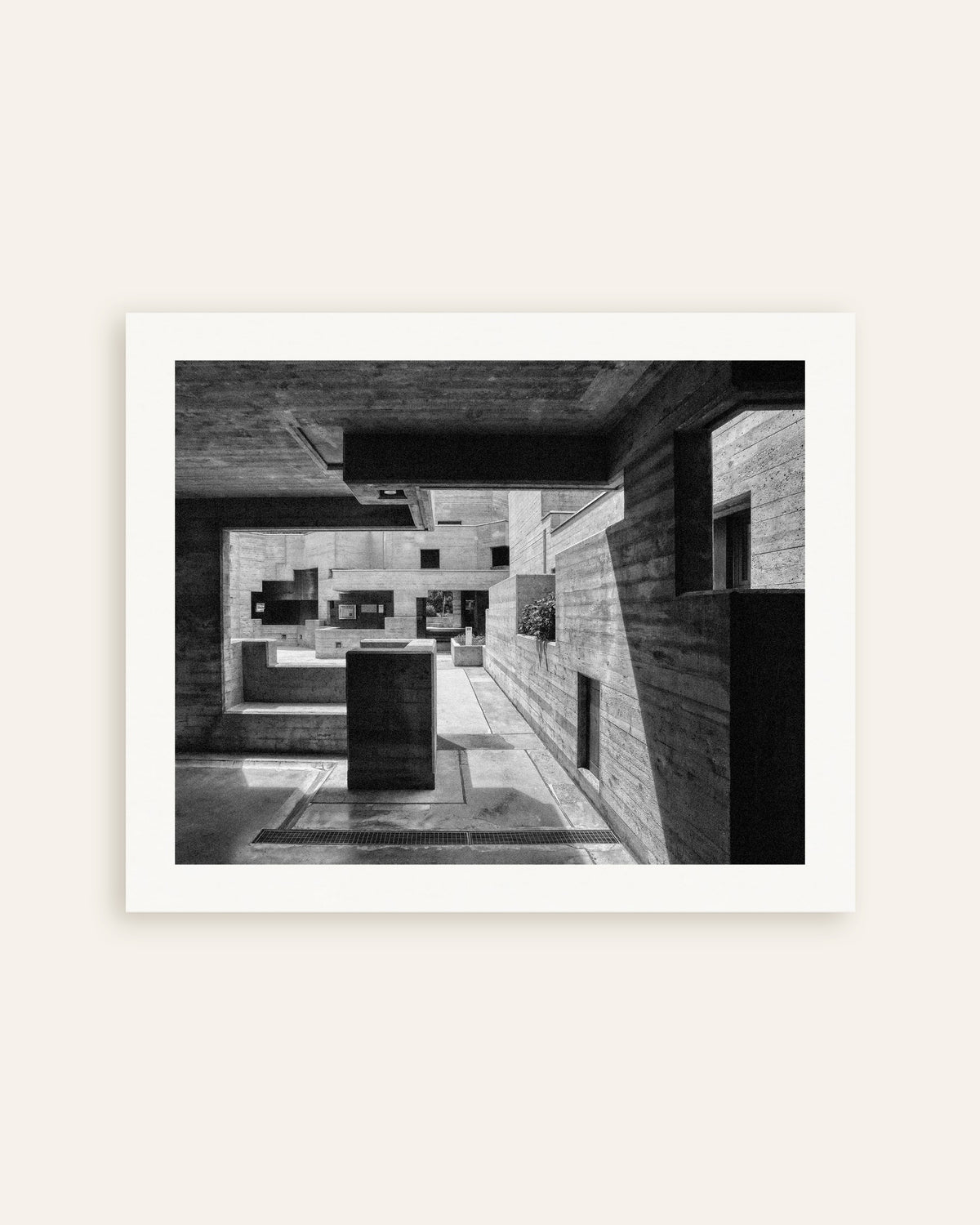 Póster «Patio de hormigón enmarcado», miniatura