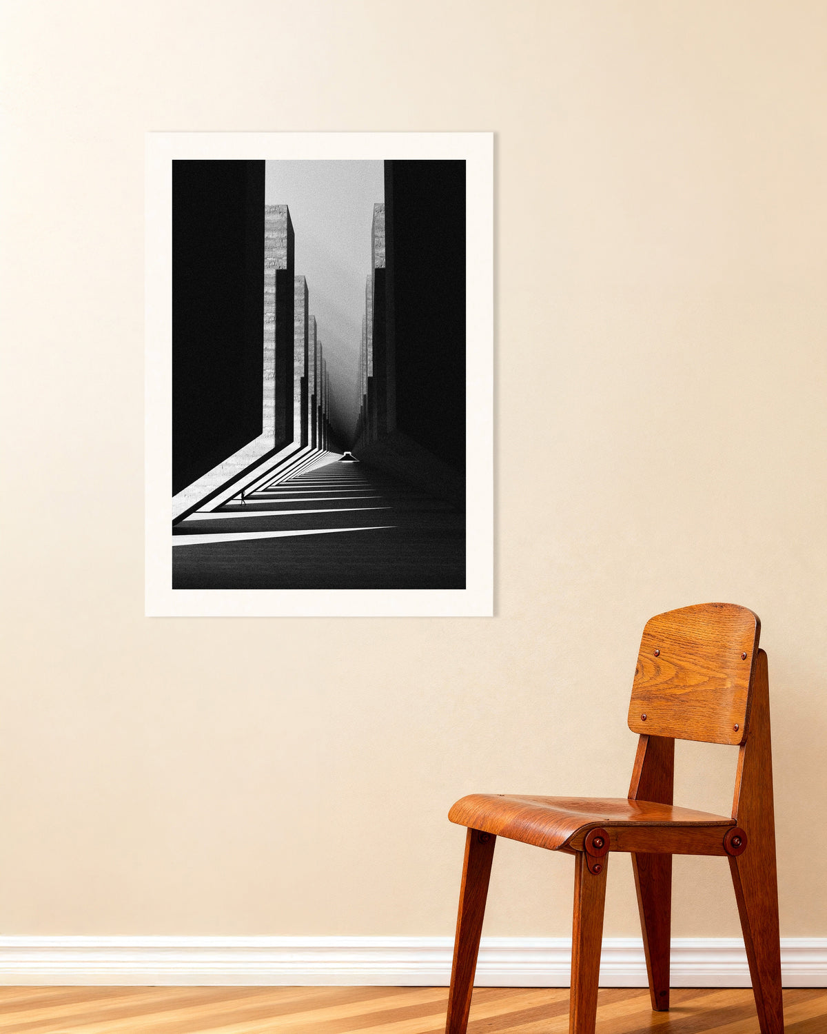 Póster «Pasillo de luz y hormigón»