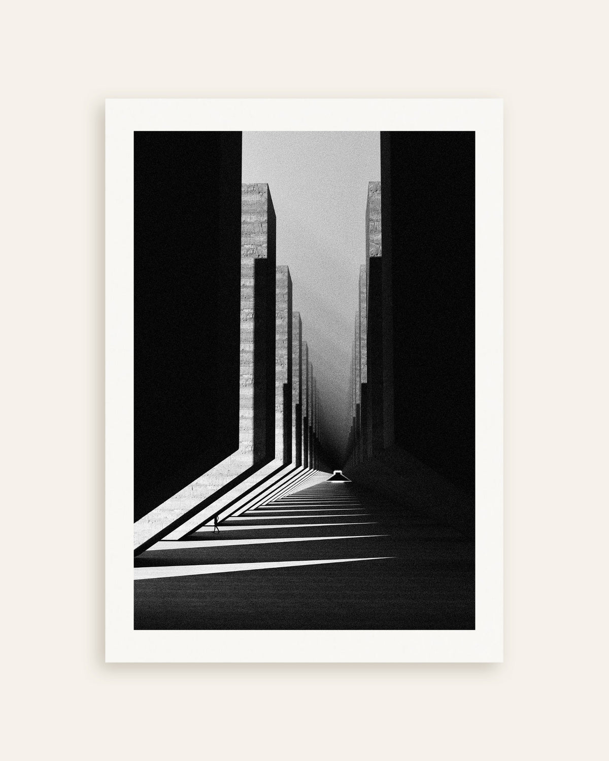 Póster «Pasillo de luz y hormigón», miniatura
