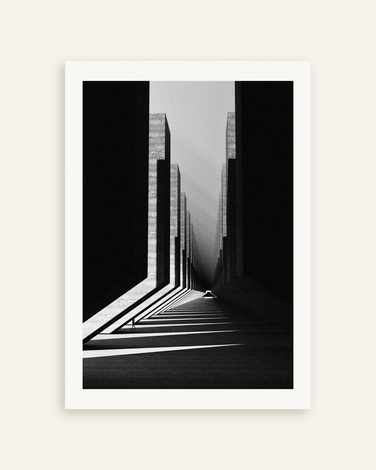 Póster «Pasillo de luz y hormigón», miniatura