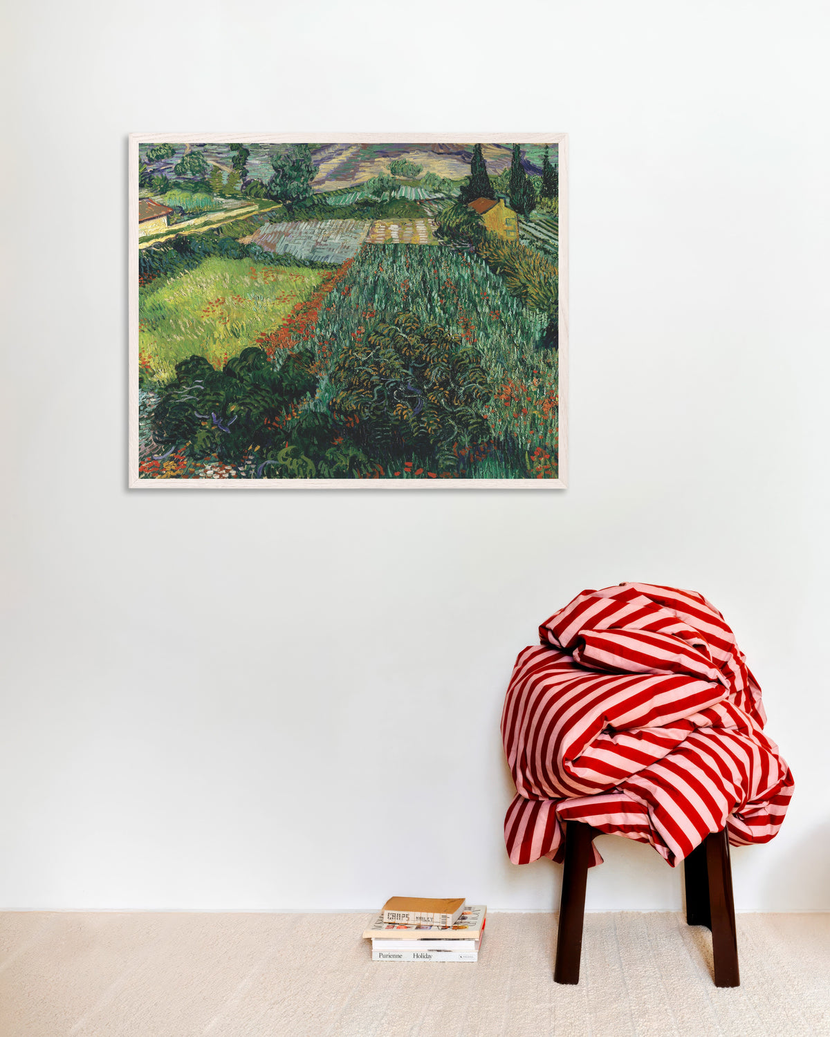 Póster de Campo de amapolas (1889), de Vincent van Gogh, con marco de madera blanca