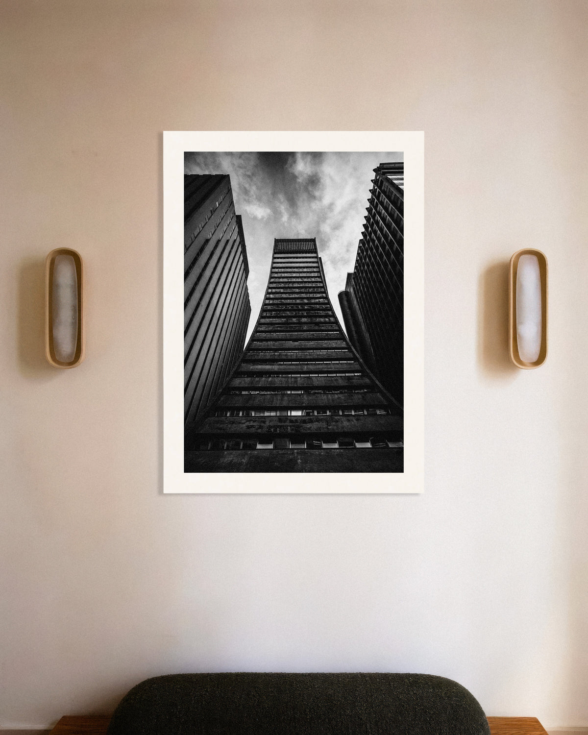 Póster «Torre acampanada entre gigantes»
