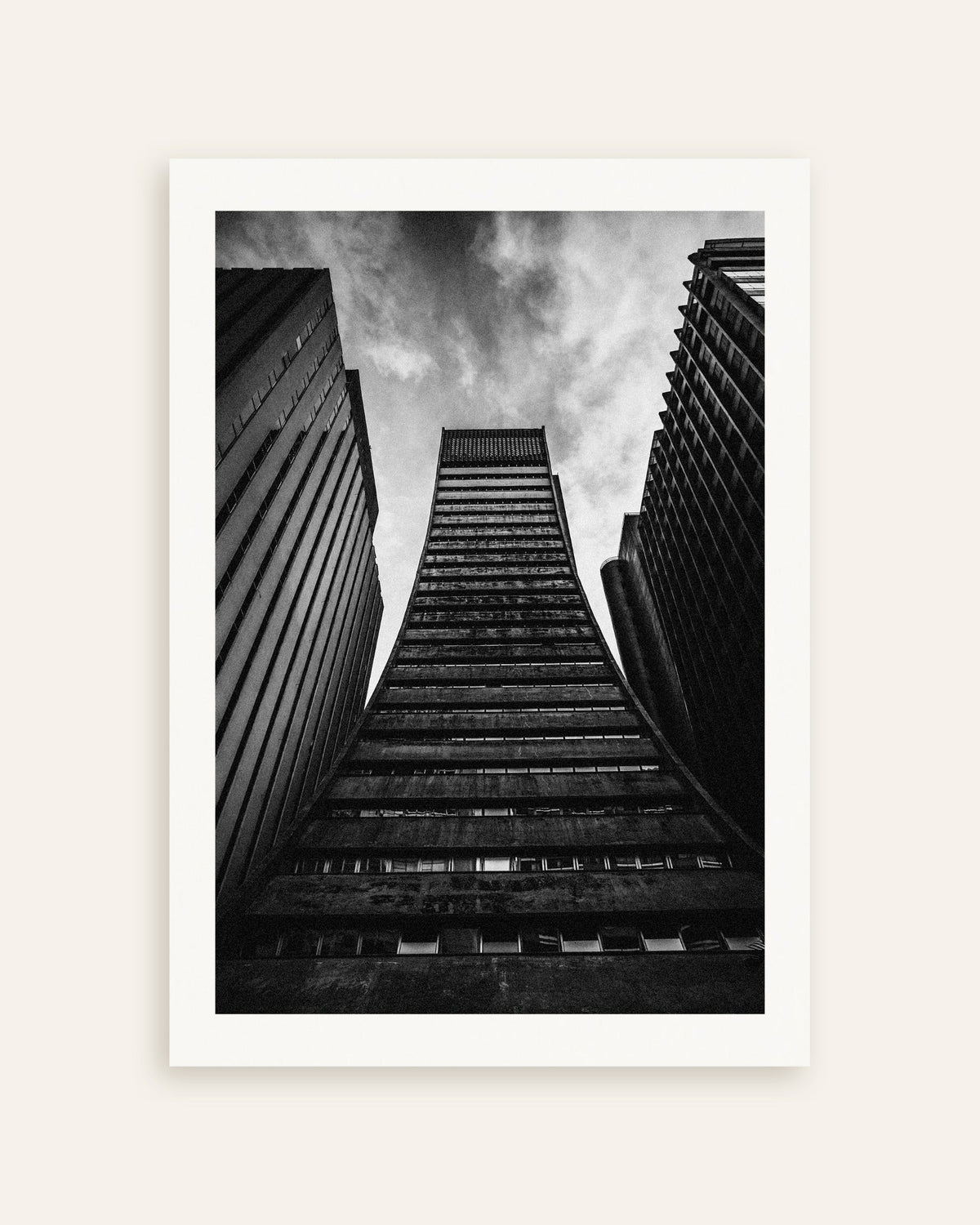 Póster «Torre acampanada entre gigantes», miniatura