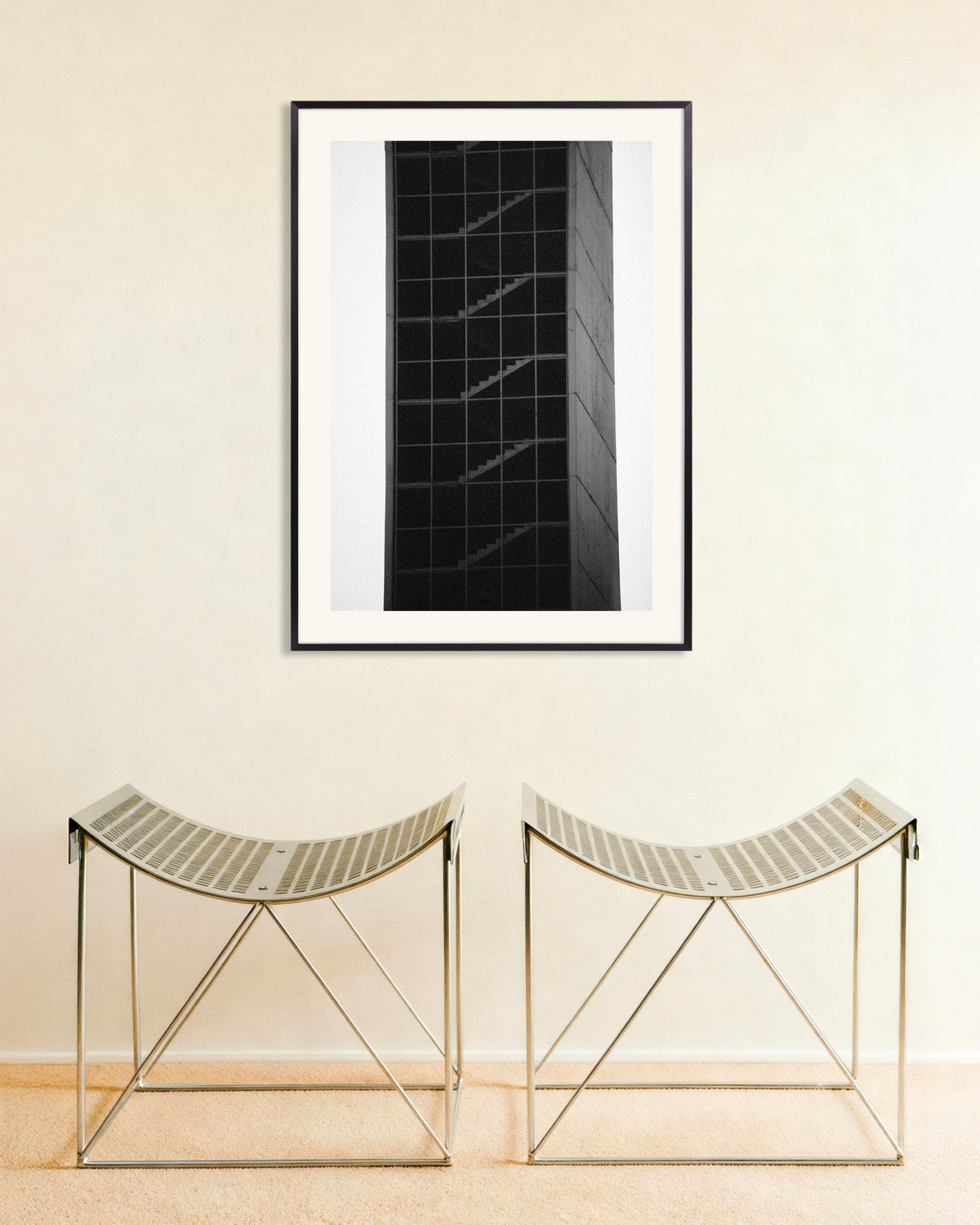 Póster «Torre de escaleras de cristal», con marco metálico