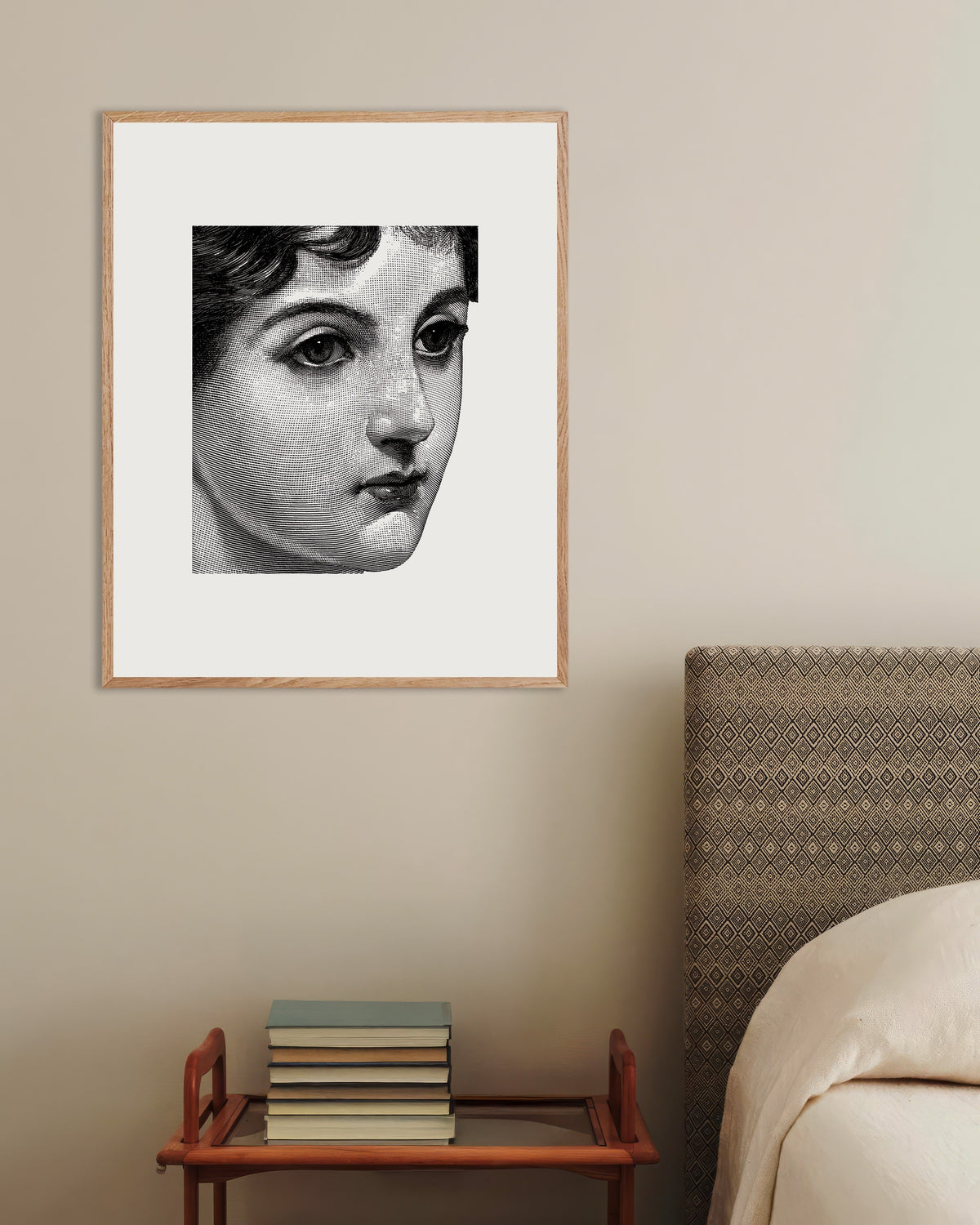 Póster de Retrato femenino en semitono en blanco y negro, con marco de madera natural