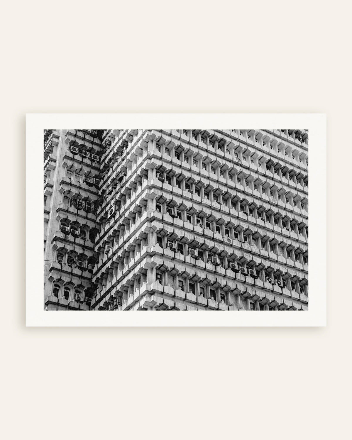 Póster «Fachada de oficina con diseño de panal», miniatura