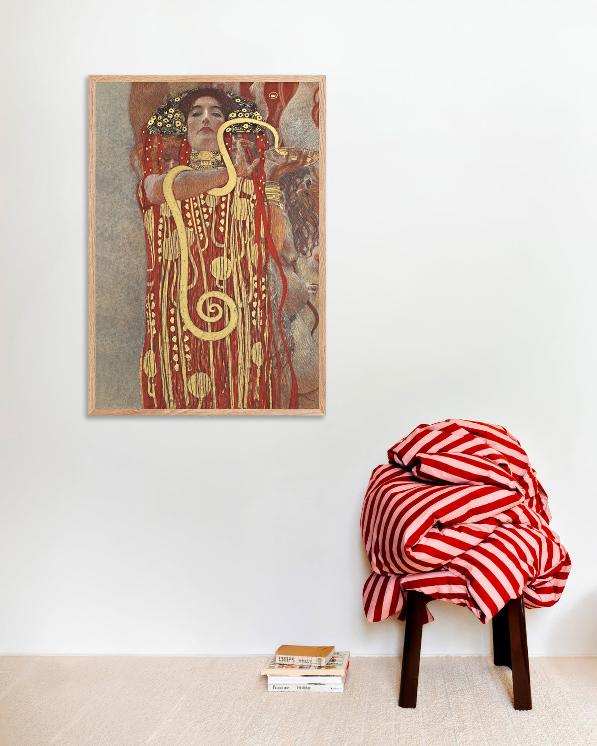 Póster Higía, detalle de La Medicina (1907), de Gustav Klimt, con marco de madera natural
