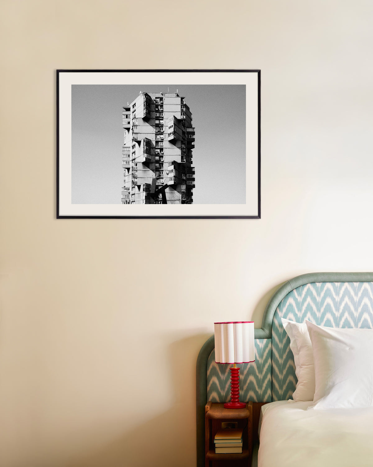 Póster «Torre solitaria con balcones salientes», con marco metálico