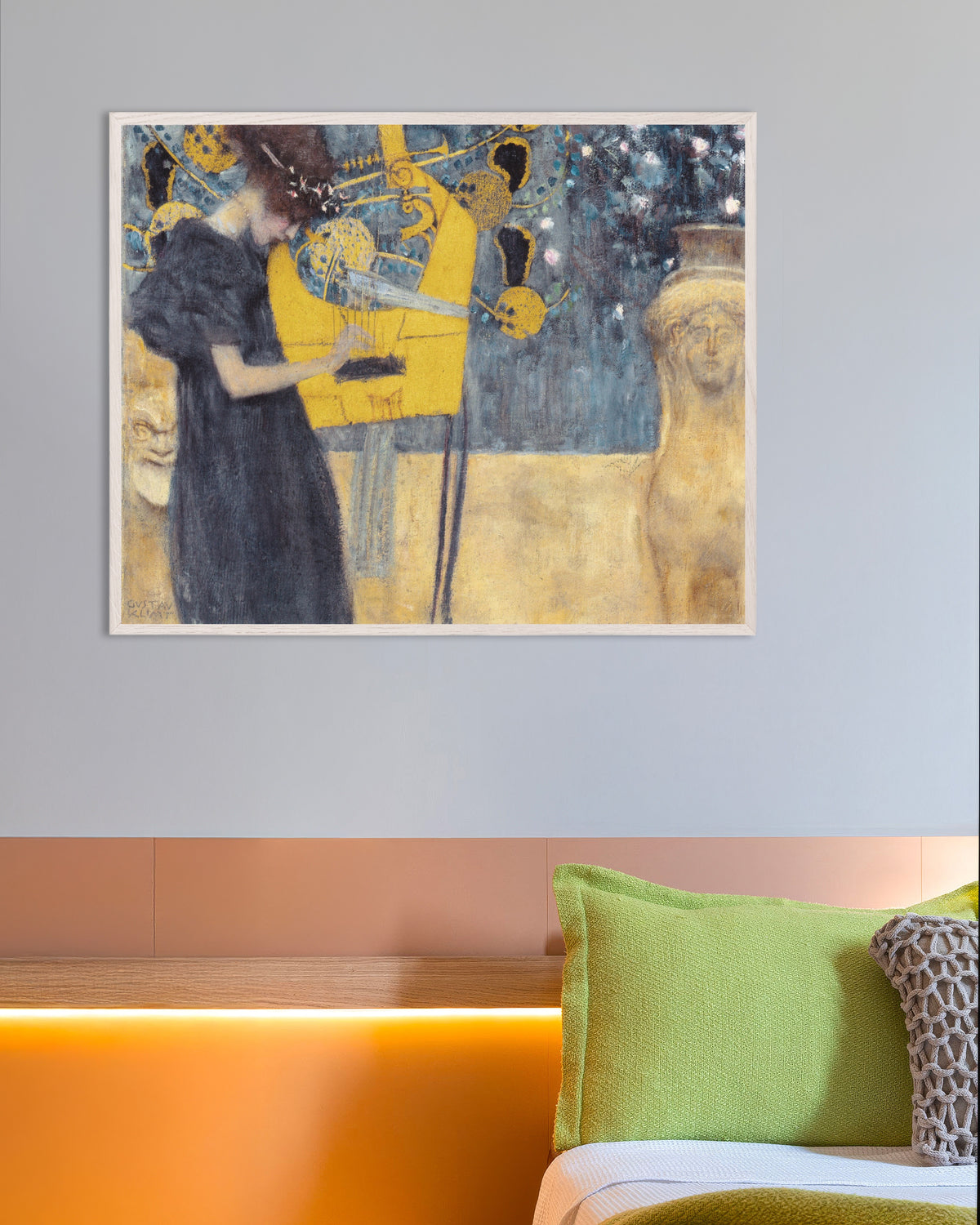 Póster La música I (1895), de Gustav Klimt, con marco de madera blanca