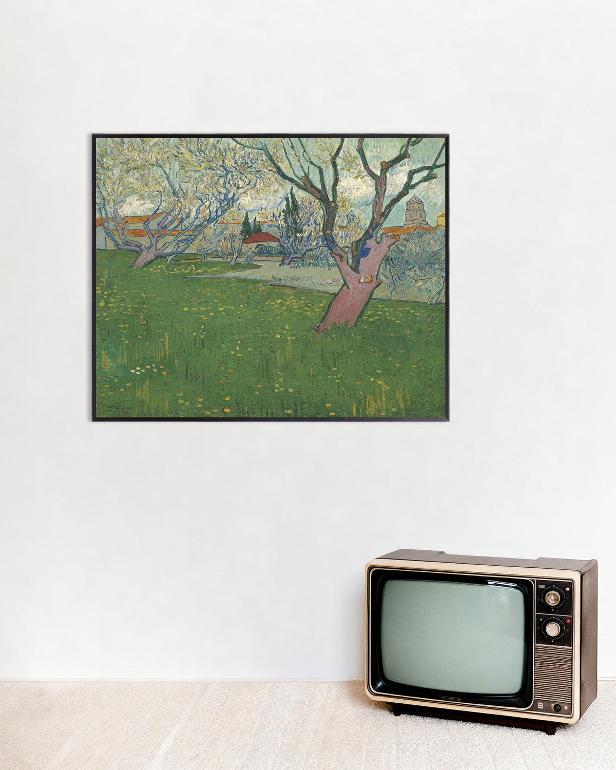 Póster de Huerto en flor con vistas a Arlés (1889), de Vincent van Gogh, con marco metálico
