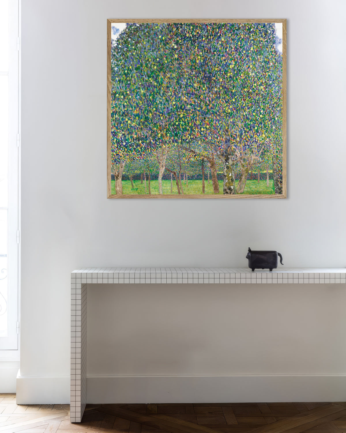 Póster El peral (1903), de Gustav Klimt, con marco de madera natural