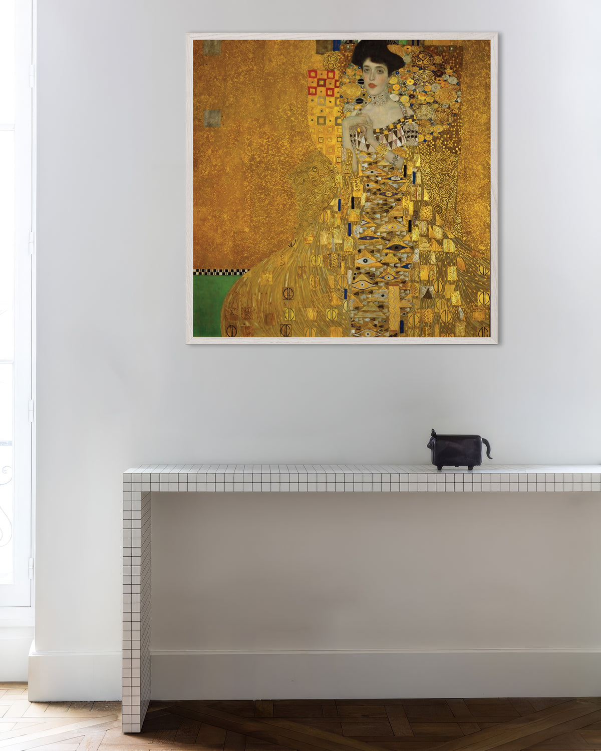Póster Retrato de Adele Bloch-Bauer I (1907), de Gustav Klimt, con marco de madera blanca