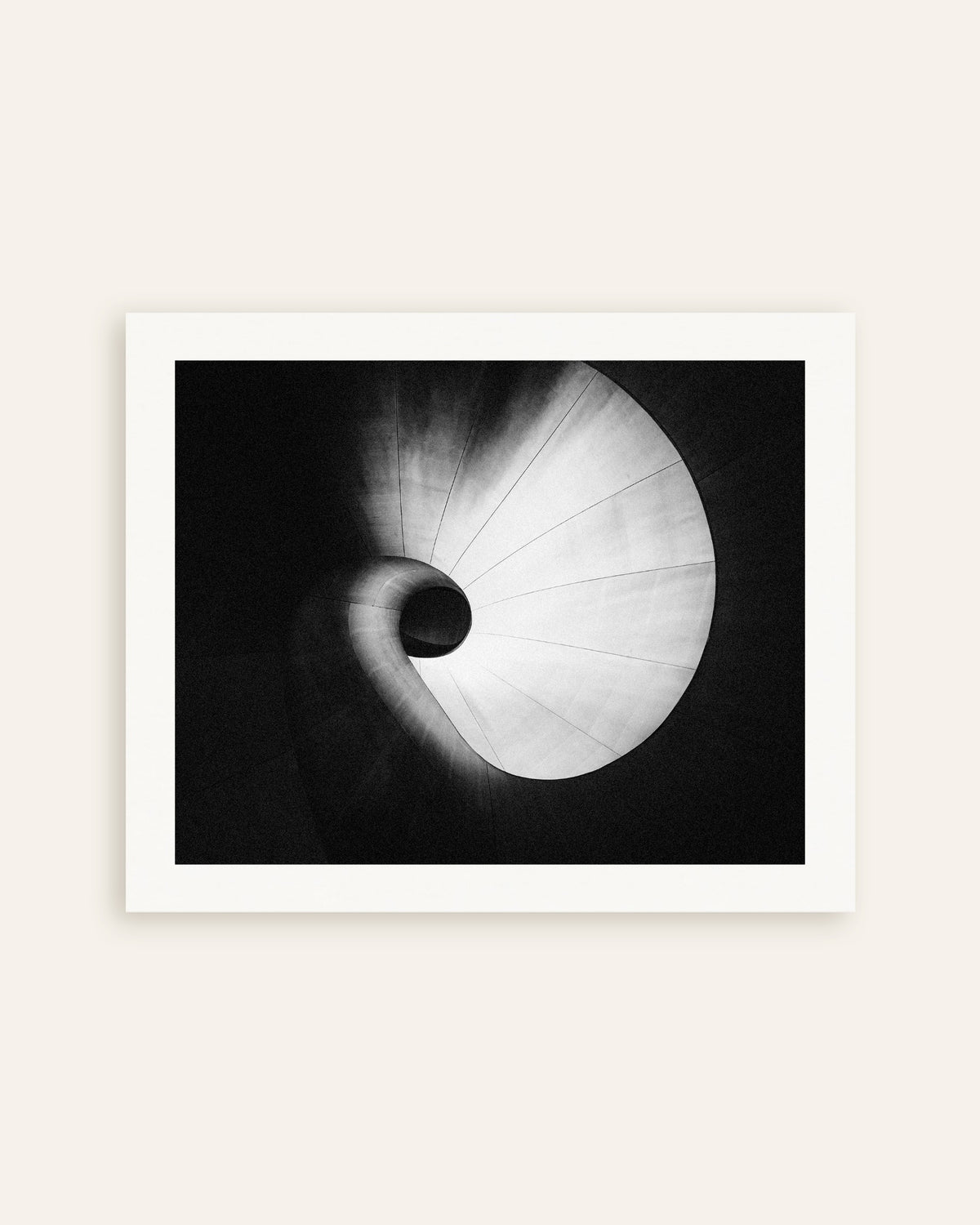 Póster «Escalera de caracol vista desde abajo», miniatura