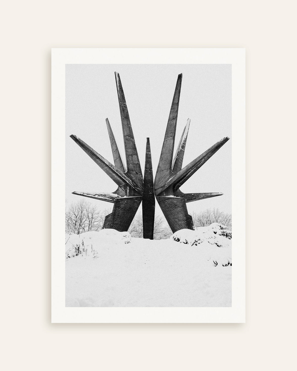 Póster «Monumento en forma de estrella en la nieve», miniatura