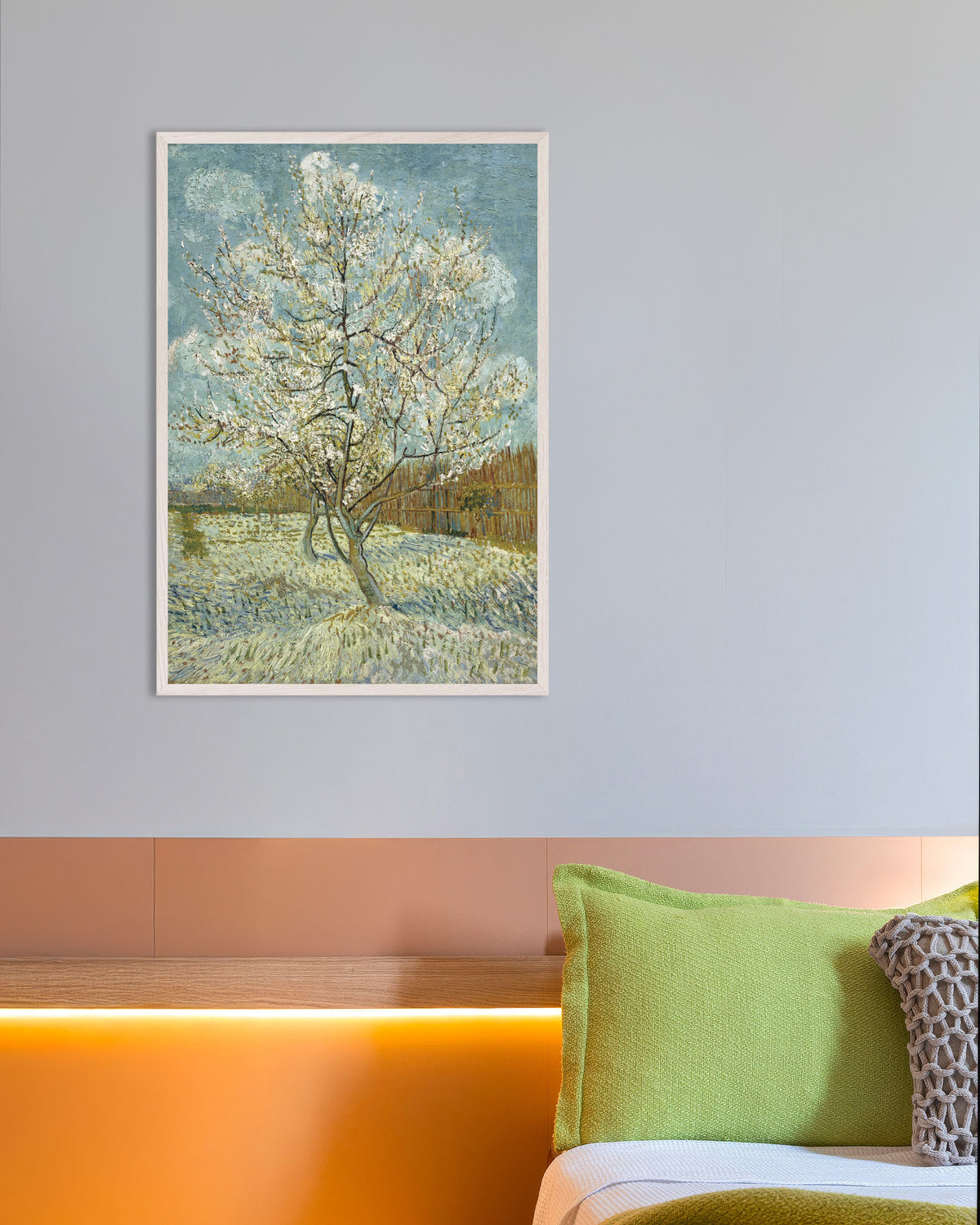 Póster de El melocotonero rosa (1888), de Vincent van Gogh, con marco de madera blanca
