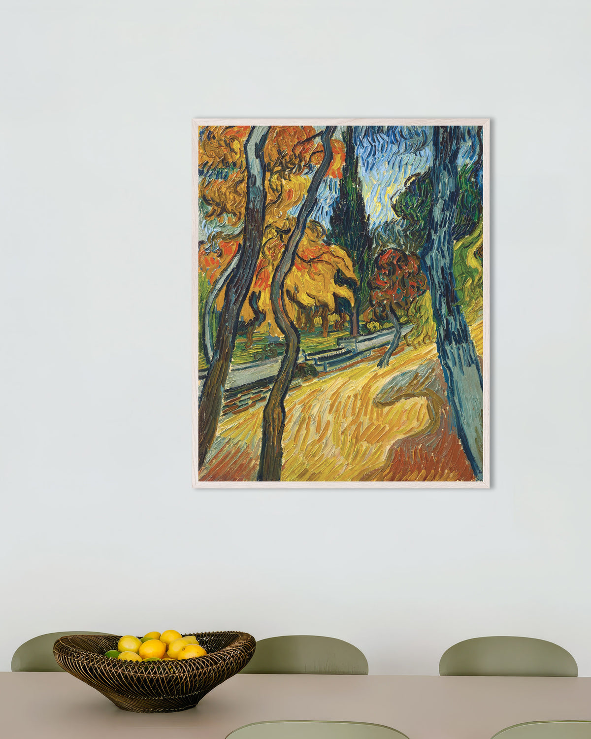 Póster de Árboles en el jardín del asilo (1889), de Vincent van Gogh, con marco de madera blanca