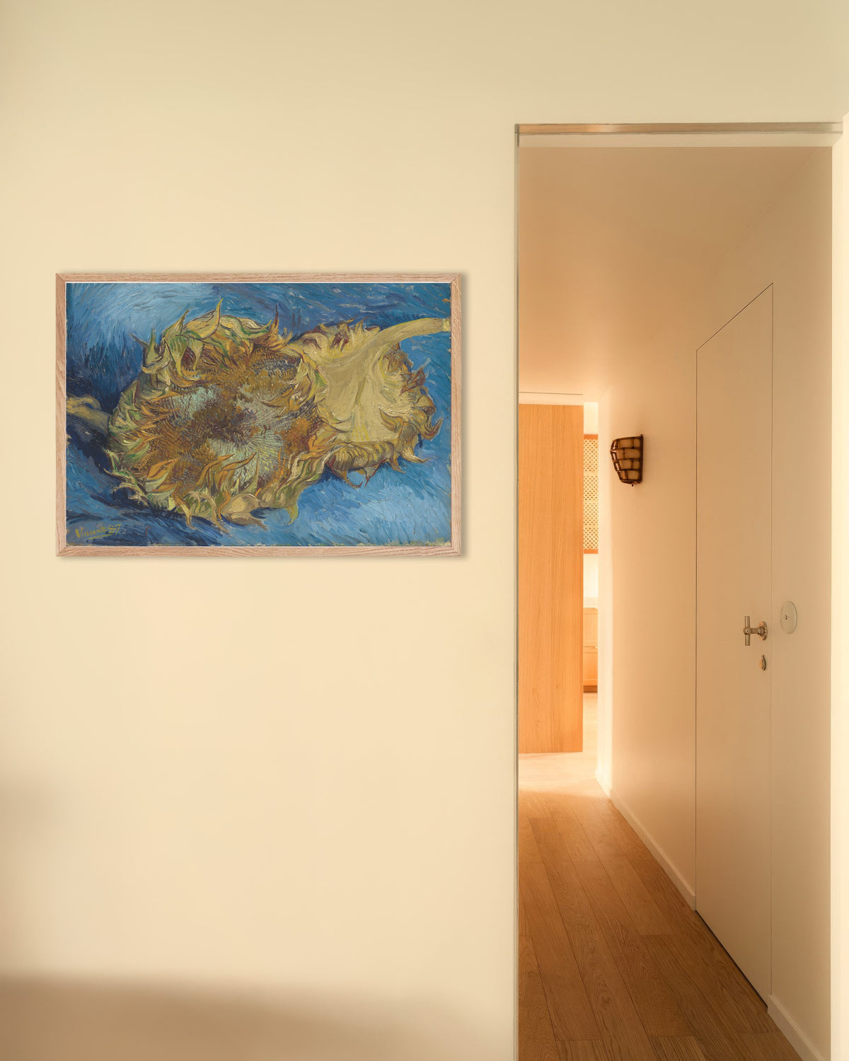 Póster Dos girasoles cortados (1887), de Vincent van Gogh, con marco de madera natural